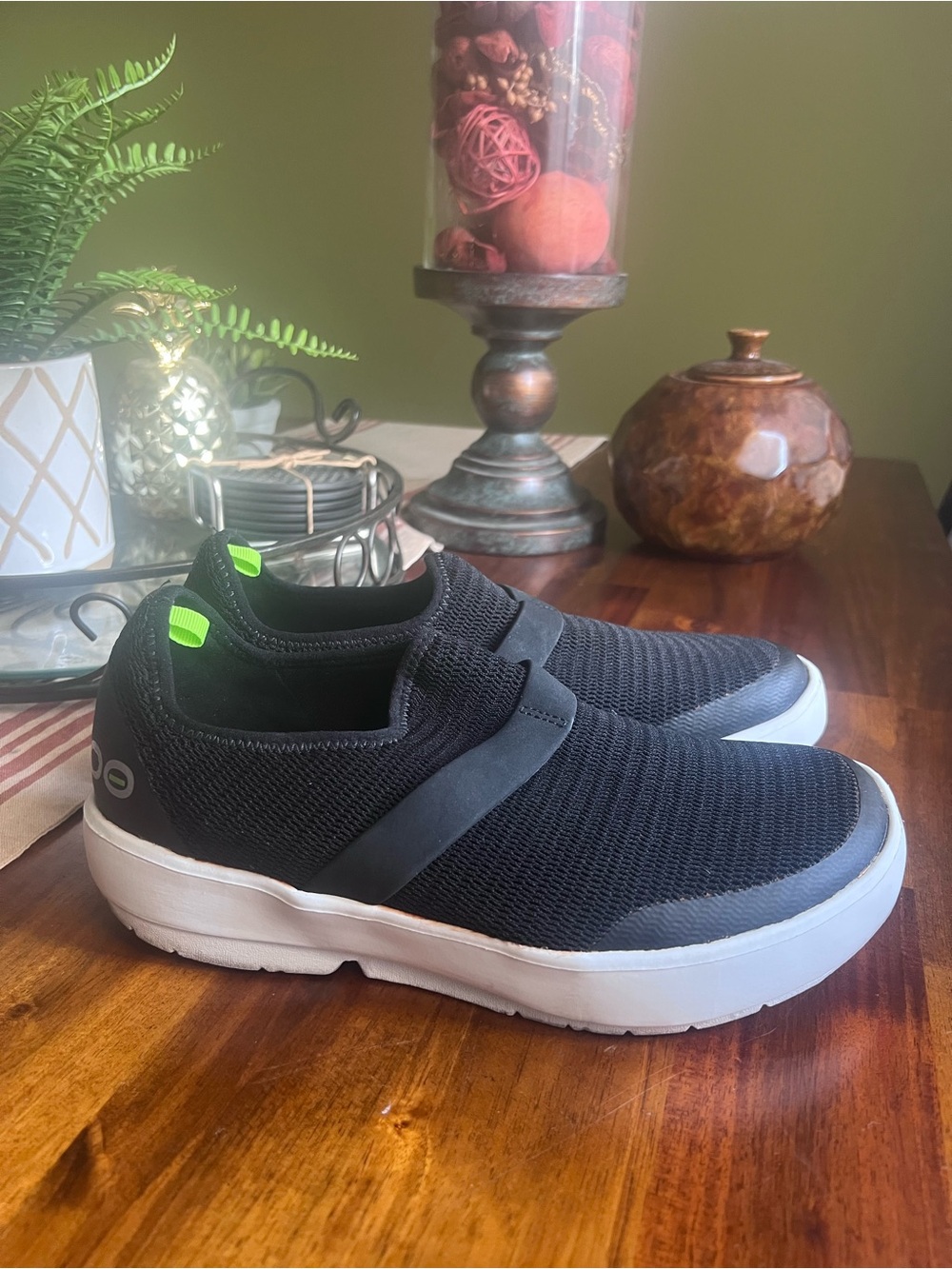 OOFOS Oomg eeZee Canvas Black Slip-On Revovery Sneakers - Picture 5 of 7